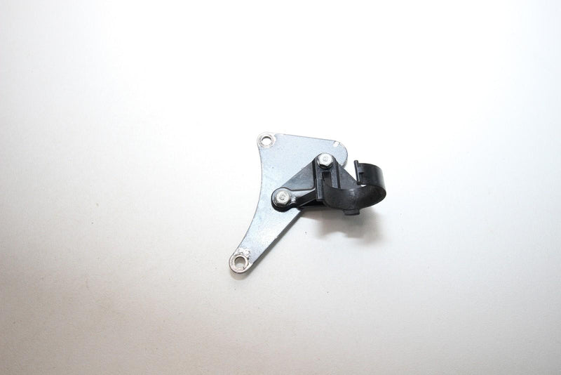 Yamaha VXR Pro 700 Hose bracket 6m6-14527